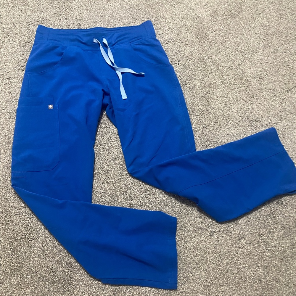 FIGS Women’s Kade Cargo Scrub Pants